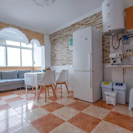 Cama Matrimonio Piso Compartido 民宿 *